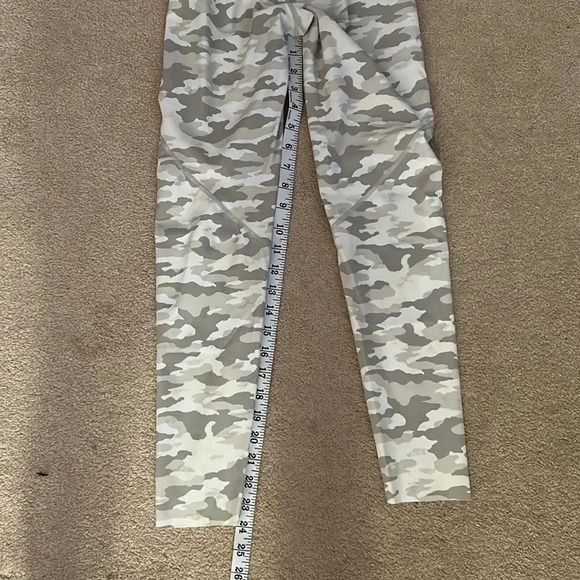 Aerie chill play move camouflage leggings size small white and gray - Picture 7 of 7